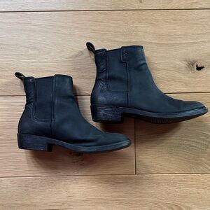 UGG Women's Emmeth Waterproof Leather Chelsea Boots